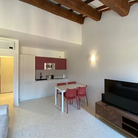 Apartment Canal View Flat Modern Design In Palace *