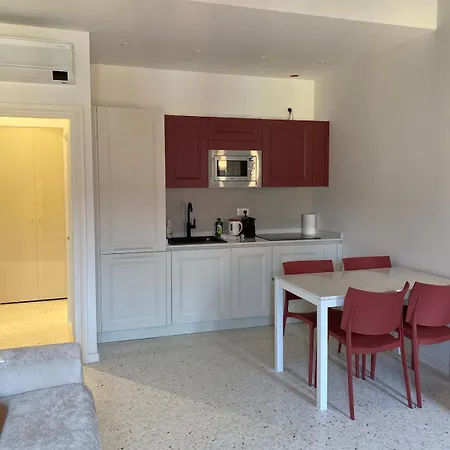 Canal View Flat Modern Design In Palace Venedig