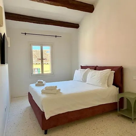 Apartment Canal View Flat Modern Design In Palace Venice