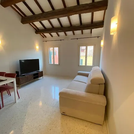 Canal View Flat Modern Design In Palace Venice